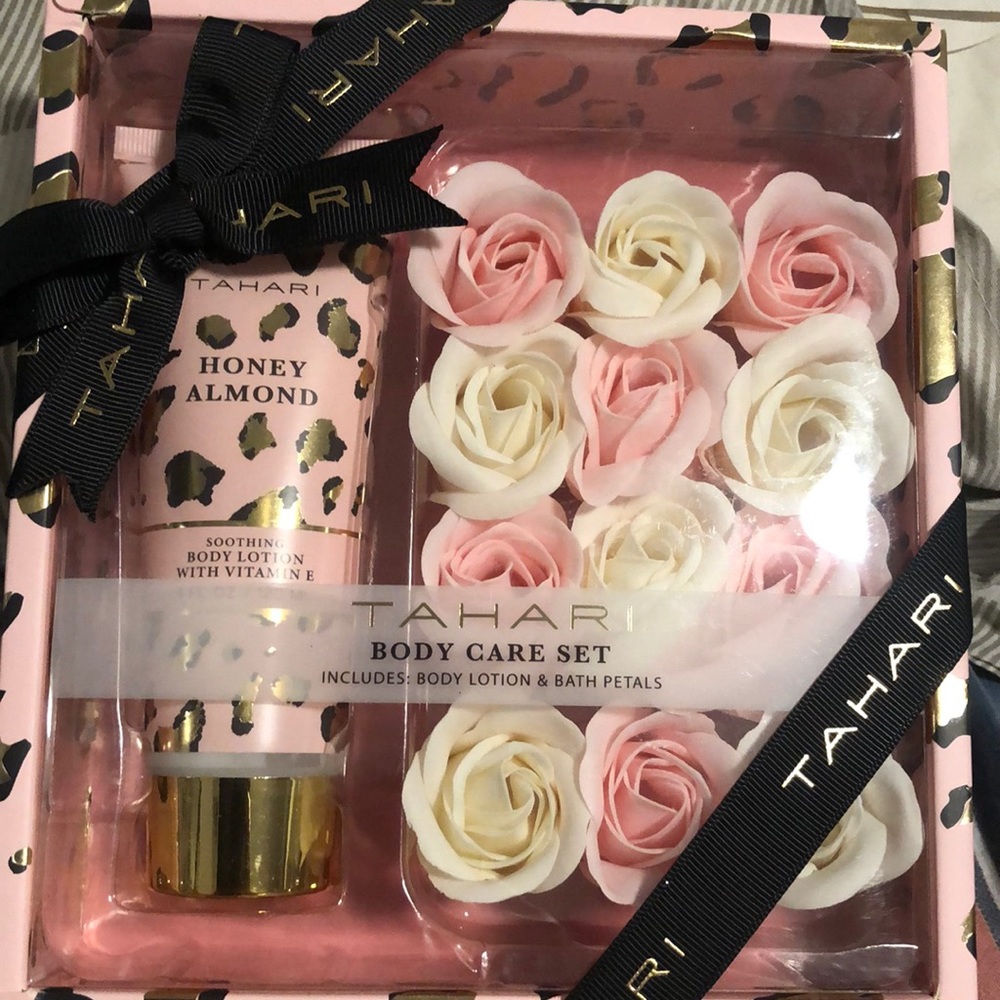 Tahari body care set
